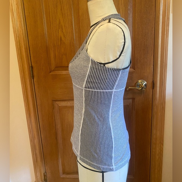 Lululemon Athletica Gray Scoop Neck Active Tank || Size: 8 - Picture 2 of 6